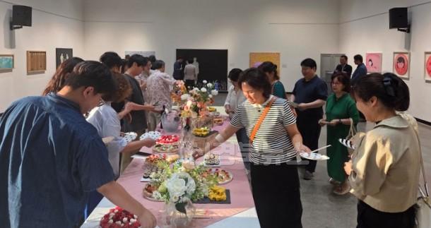 9 [사진] 영천 별무리아트센터, 2인 회화작가 초대전 ‘별별정원’ 개막 (2).JPG