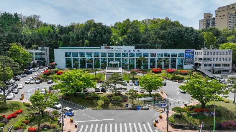 영주-1-1 7월10일부터 14일까지 유정근 영주시장 권한대행 주재 부서별 업무보고가 실시된다(영주시청 전경).jpg