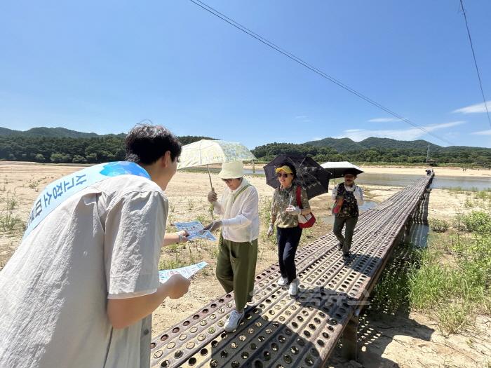 [크기변환](예천군)회룡포서 여름철 물놀이 안전사고 예방 캠페인 펼쳐 (1).jpeg
