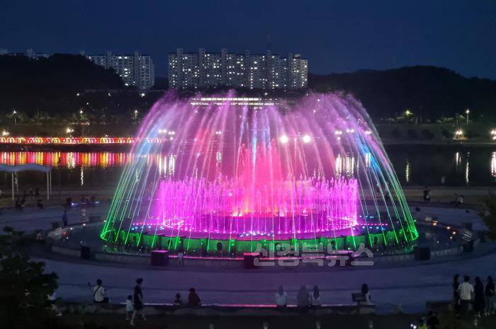 [크기변환]0711 안동시  낙동강 음악분수에서 문화예술공연의 새로운 장을 열다 (1).jpg