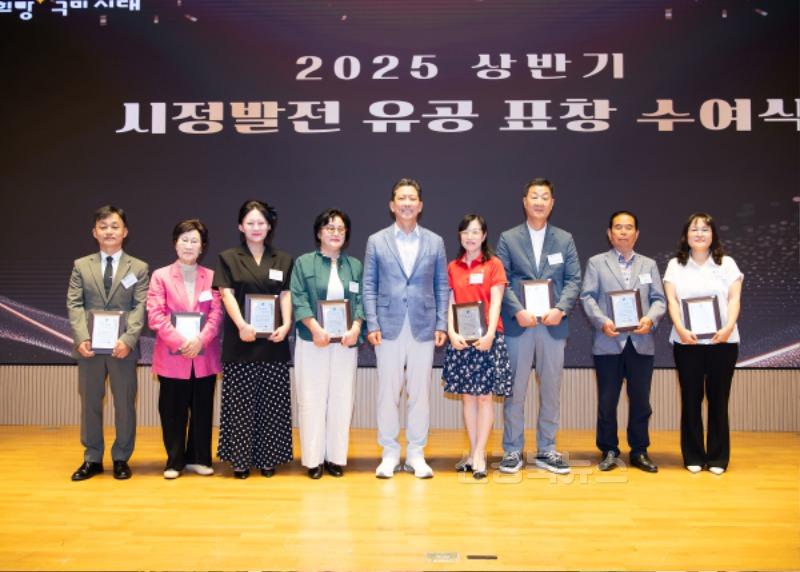 (총무과)2025 구미시민 어워즈  여러분 덕분愛 구미는 '희망' 입니다2.jpeg