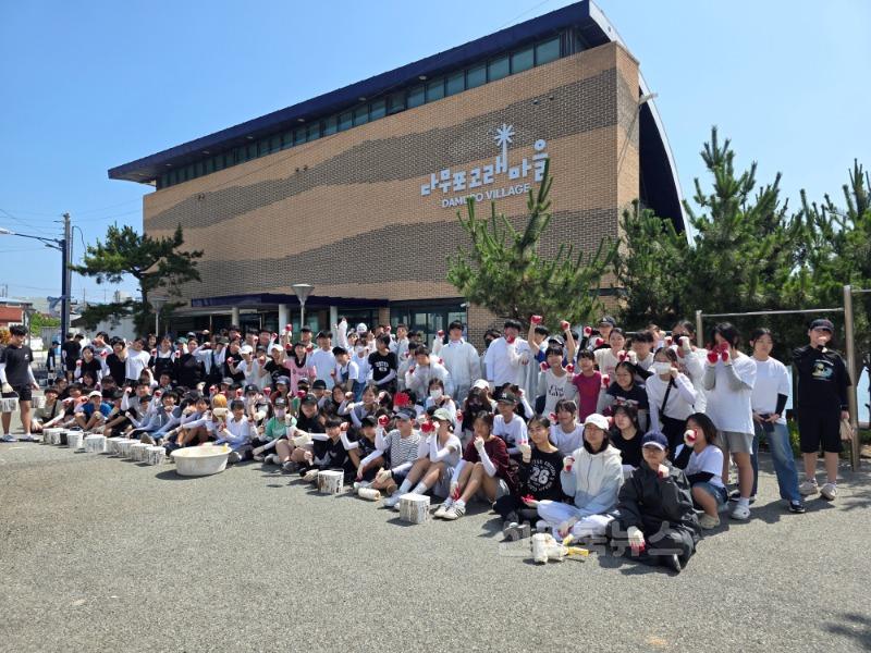 [상도중] 포항의 산토리니를 꿈꾸는 다무포 하얀마을 만들기! 우리도 함께 동참했어요. 벽화사진 (2).jpg