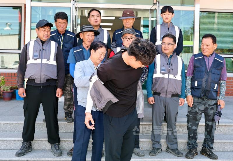 성주군사진(성주군  폭염 속 현장근로자에 폭염대비 물품 전달 및 현장격려!)-2.jpg