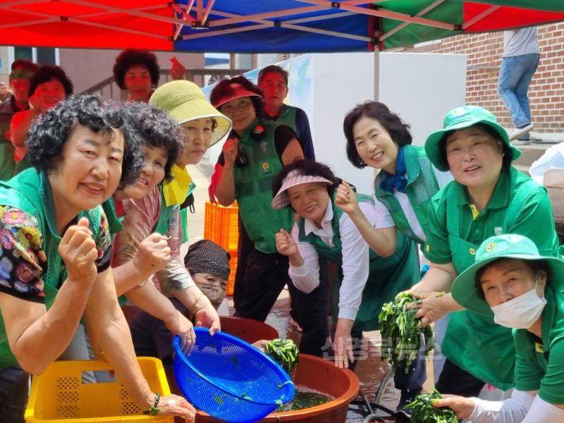성주군사진(성주군새마을회  '여름을 부탁해’ 열무김치 나눔 행사 개최)-3.jpg