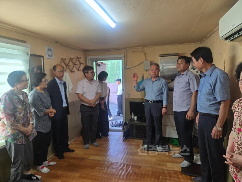자산동 주민자치위원회 복날 맞이 경로당 방문-자산동(사진1).jpg