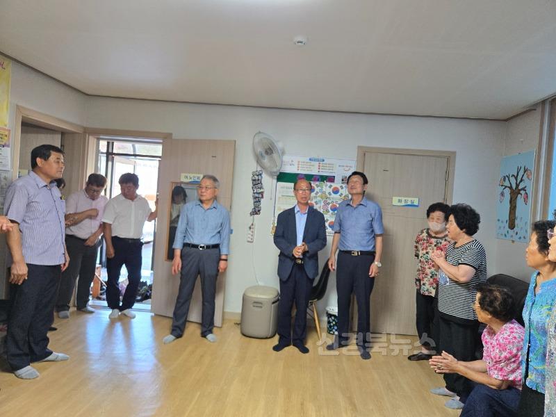 자산동 주민자치위원회 복날 맞이 경로당 방문-자산동(사진2).jpg