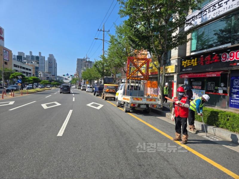 집중호우, 태풍 대비 도로 빗물받이 일제 정비 실시-도로철도과(사진2).jpg
