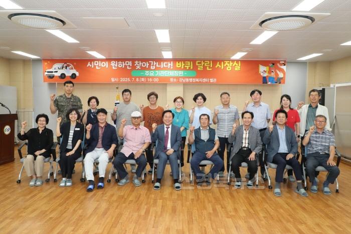 [크기변환]0713 안동시  ‘바퀴 달린 시장실’ 통해 시민 속으로 한 걸음 더 (2).JPG