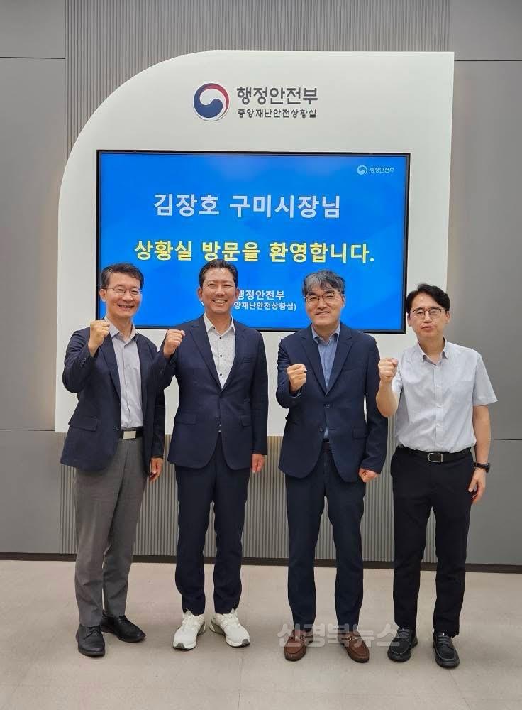 [예산재정과]정제룡 중앙재난안전상활실장(시장님 오른쪽).jpg