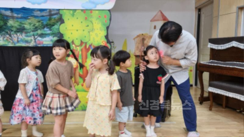 [새벗유치원] 마술 인형극(막내멍내) (2).jpg