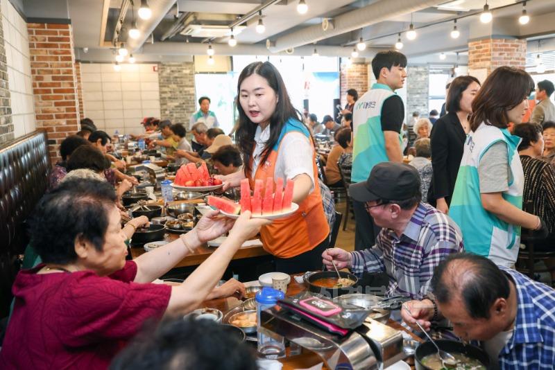 대구 중구, 남산종합사회복지관 초복 맞아 홀몸어르신 대상 보양식 나눔 행사 개최(사진) (2).jpg