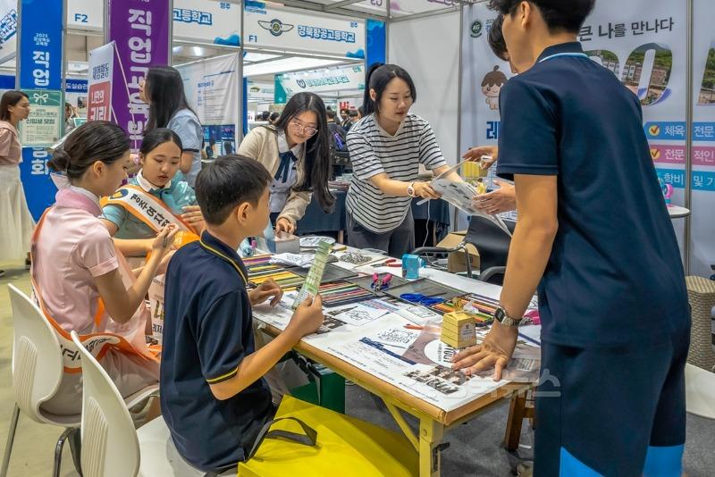 직업교육박람회사진-2.jpg