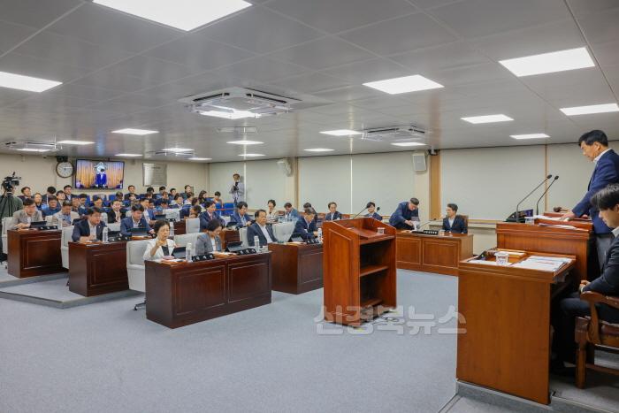 [크기변환]1-1. 제294회 영주시의회 임시회 제2차 본회의.jpg