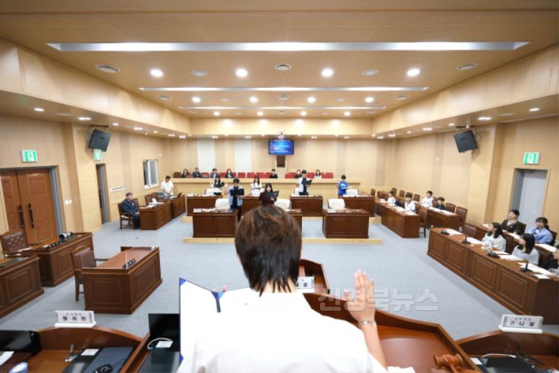 250716보도자료(청송군의회, 제7차 '어린이 및 청소년 대상 모의의정 프로그램' 실시) (3).jpg