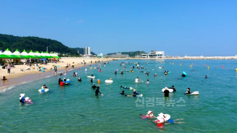 무더위 식히는 청정바다“올여름 피서는 울진에서 후포해수욕장.JPG