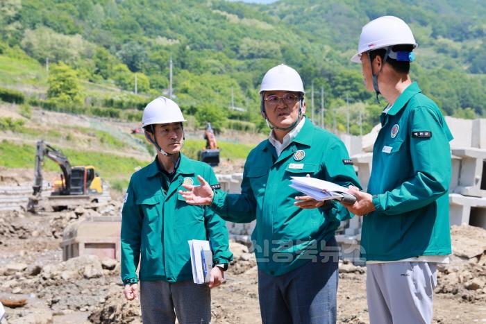 [크기변환]'경영자 김학동'이 바꾸는 예천군(민선8기 3주년 기획보도)수해복구지역 현장점검.JPG