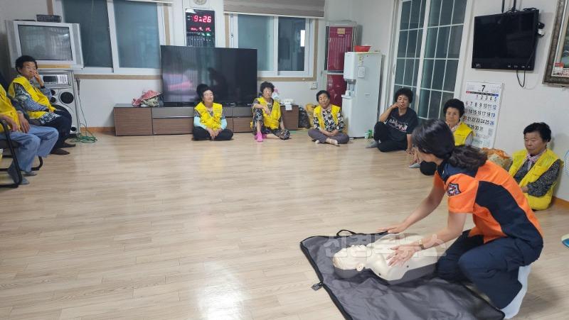 2-3 사진(일월면, 찾아가는 교통안전교육 및 소방교육 실시).jpg
