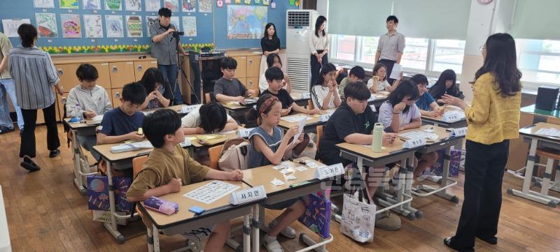 3.경북교육청, ‘초등 수석교사 수업 나눔 콘서트’ 1학기 운영 마무리!(포항에서 울릉까지! 초등 수석교사의 따뜻한 1학기 수업 나눔!)(수석교사 수업나눔콘서트)_03.jpg