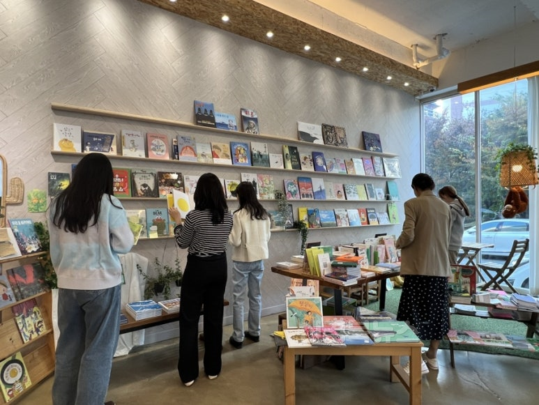 4.경북교육청, 초등학교 교육과정 선도학교 중심 ‘그림책 활용 교육’ 운영(그림책 활용 교육과정으로 협력적 소통 역량 키운다)_03.png