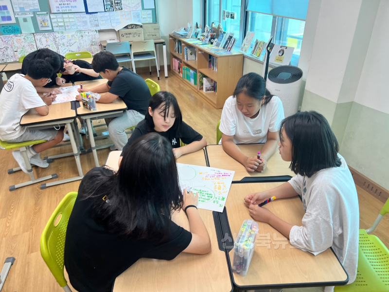 4.경북교육청, 초등학교 교육과정 선도학교 중심 ‘그림책 활용 교육’ 운영(그림책 활용 교육과정으로 협력적 소통 역량 키운다)_02.png
