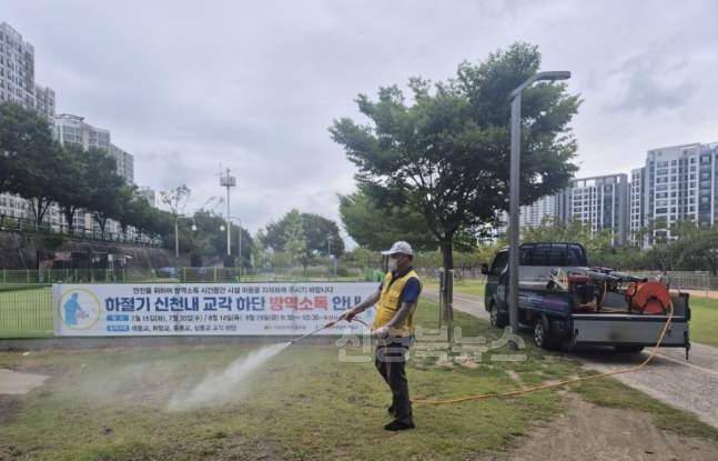 보도자료(250717(보건)대구 남구 하절기 신천내 교각 하단 특별방역 실시)1.jpg