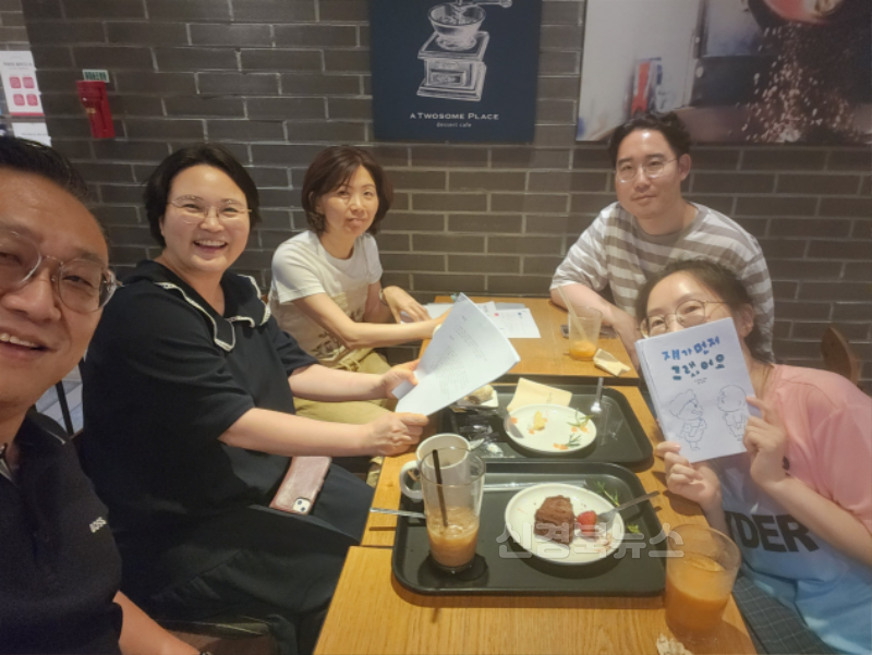 (추가)2.경북교육청, ‘책쓰는 교육가족’ 교육의 감동을 기록하다!(400여 년 전 원이 엄마의 마음을 잇다)(2025년 40팀 참여, 올 하반기 출판기념회 예정)(책쓰는 교육가족 3차 컨설팅 모습)_01.png