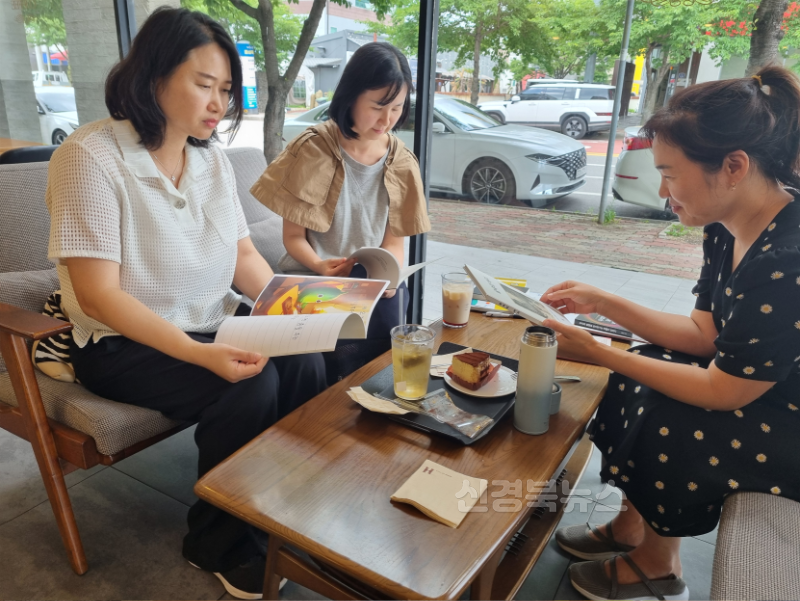 (추가)2.경북교육청, ‘책쓰는 교육가족’ 교육의 감동을 기록하다!(400여 년 전 원이 엄마의 마음을 잇다)(2025년 40팀 참여, 올 하반기 출판기념회 예정)(책쓰는 교육가족 3차 컨설팅 모습)_02.png