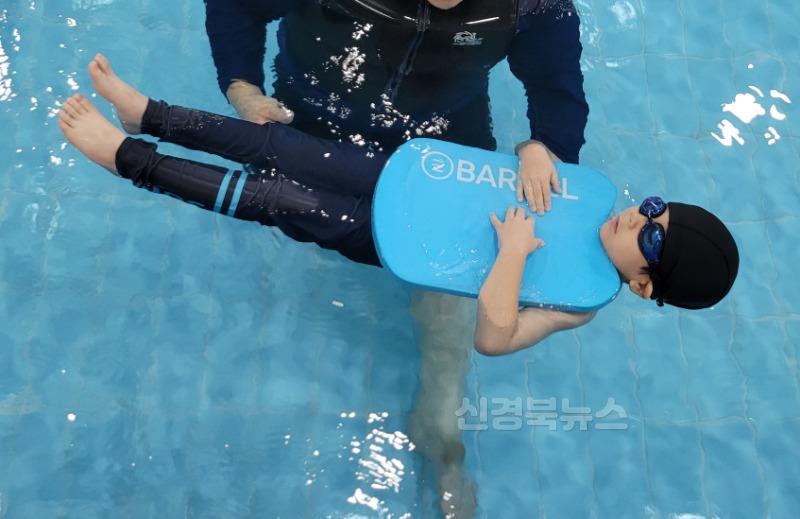김천신일초병설유 생존수영을 배워요 사진2.jpg