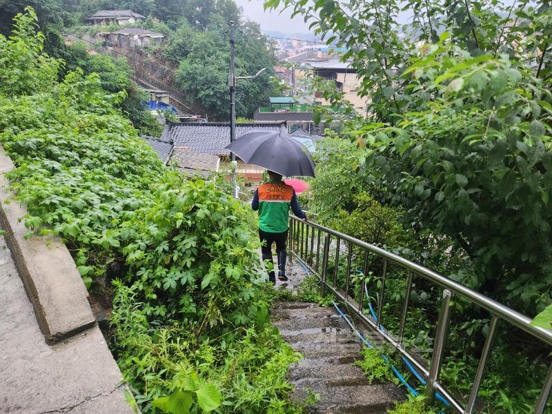 영주-8-3 하망동 마을순찰대가 예찰활동을 실시하고 있다.jpg
