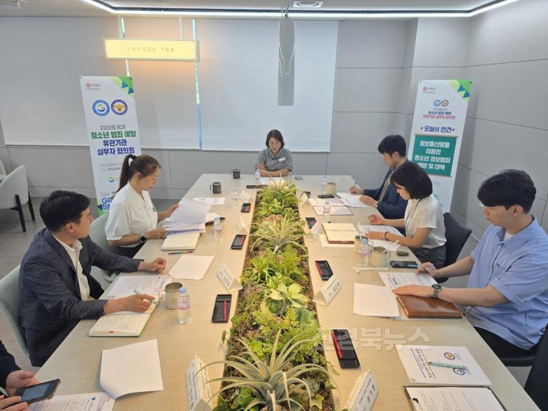 1.경북교육청, 경북경찰청과 함께 청소년 사이버 계정_계좌 범죄 예방을 위해 ‘스쿨 사이렌’ 경보 발령!( 디지털 환경 악용한 청소년 범죄 확산에 선제적 공동 대응 나서)(2025년 제2차 경북교육청-경북경찰청 청소년 범죄 예방 유관기관 실무자 협의회, 2025. 7. 8.(화)_경북교육청 회의실)_02.jpg