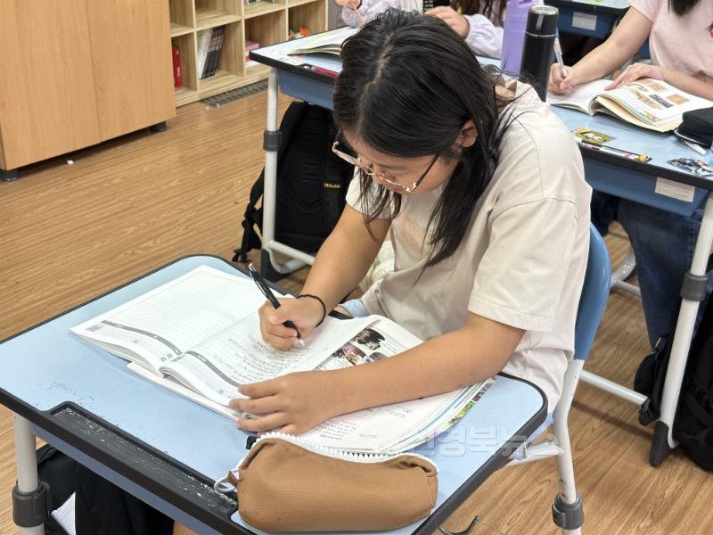 2.경북교육청, 1학기‘질문공책’을 통해 학생 질문 중심 수업 문화 확산!(경북 아이들, 질문 공책으로 물음표를 느낌표로 만들다!)(질문공책 사진)_03.jpg