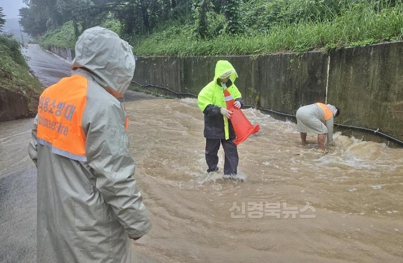 1-2. 경주시 집중호우에 도심 도로 통제_02.jpg