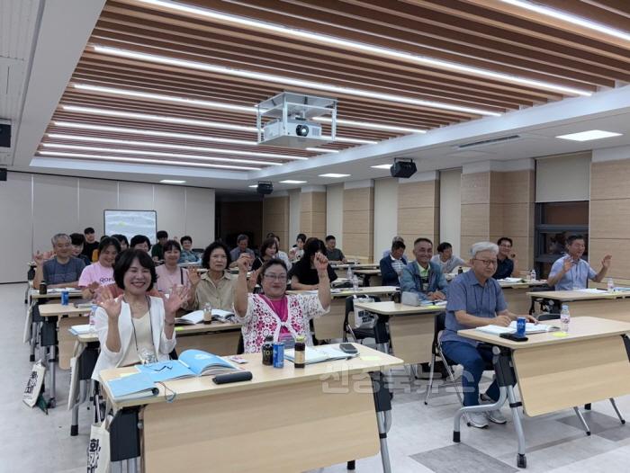 [크기변환](예천군)“아이디어가 현실이 될 수 있다는 희망” 예천 문화기획학교, 주민 상상력 자극 (2).jpg