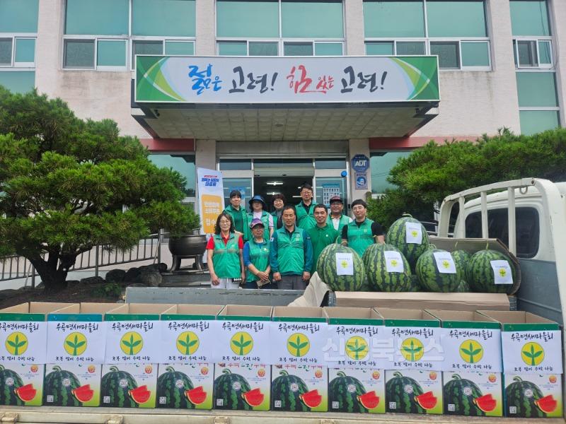07.18.(금)-8 보도자료(우곡면새마을지도자협의회 초복맞이 수박 나눔)(1).JPG