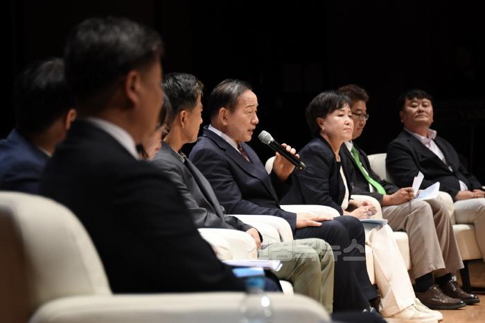 [크기변환]사진자료(문경시 민선8기 취임3주년 심포지엄 [문경은 ■■■YES다!!] 개최)_(5).jpg
