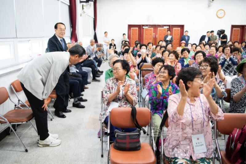 [어르신복지과]구미시  노인일자리 전국평가 '우수상'…선도 도시 입(2025년 7월 1일 민선8기 3주년 노인대학 특강)3.jpg