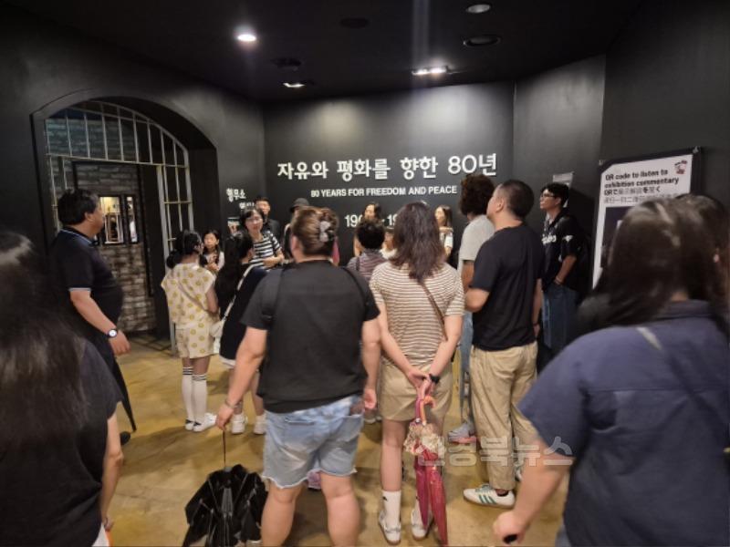 2-3. 가족 체험사진(서대문형무소).jpg