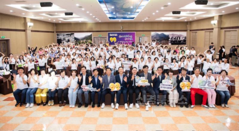 [새마을과]1구미아시아육상경기대회의 주인공은 자원봉사자입니다(단체사진).jpg