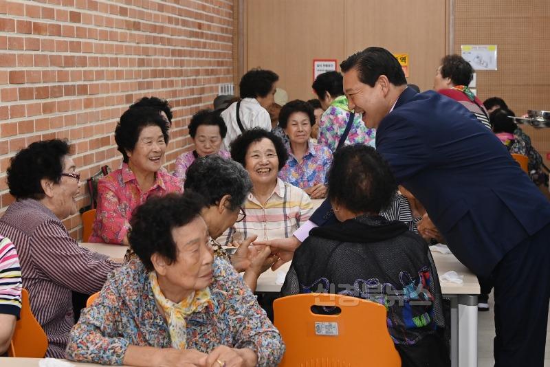 보도자료(250721(대4)대구 남구 대명4동 자유총연맹 초복맞이 '어르신 백숙 나눔 행사' 개최)2.JPG