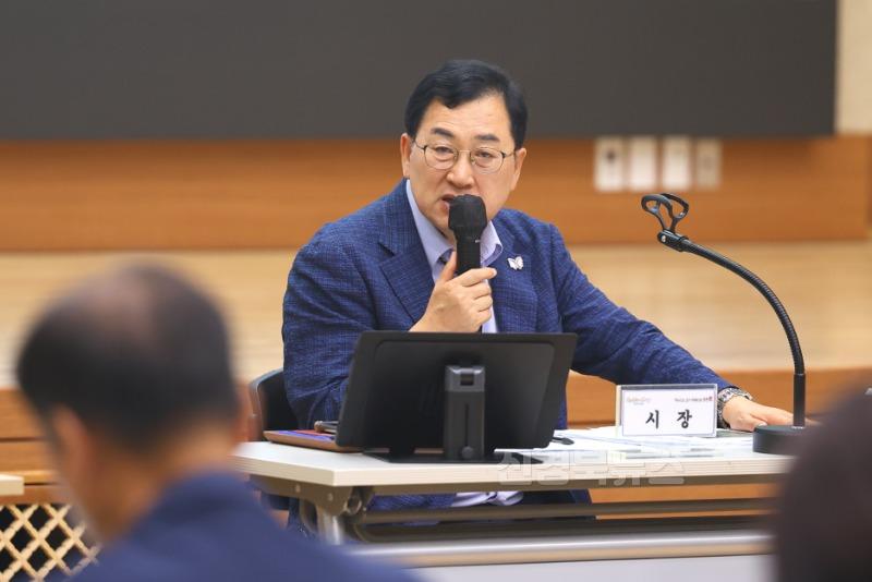 1-1. 주낙영 경주시장 확대간부회의 주재 집중호우 피해하반기 정책과제 점검_01.JPG