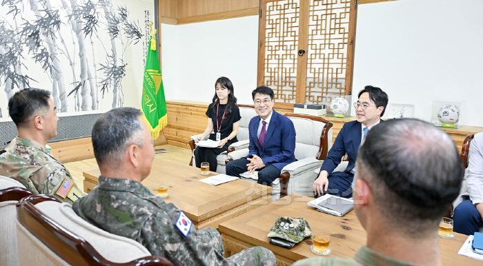 [크기변환][붙임1]_미_사령관_면담_사진_5.jpg