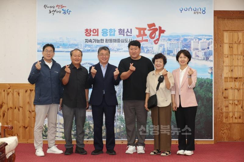 250721 포항시, 유튜브 380만 구독자 ‘흥삼이네’와 홍보 협력 강화 논의.jpg