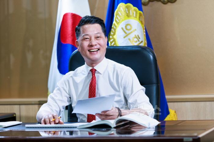 [크기변환](예천군)강영구 예천군의회 의장 취임 1주년.jpg