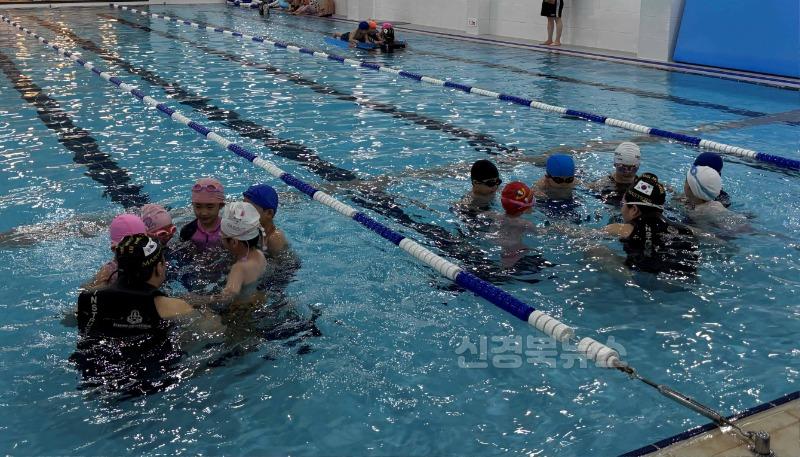김천중앙초병설유 생존수영 사진1.jpg