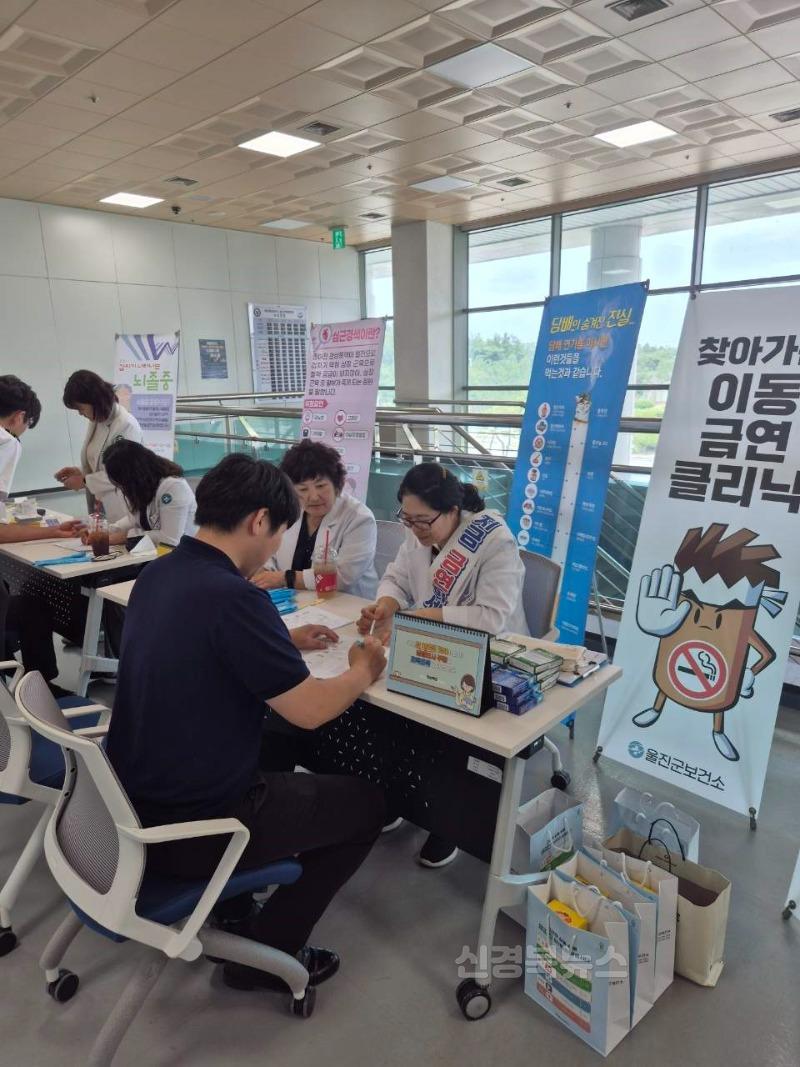 지난 7월 18일 한국항공대학교 울진비행훈련원 임직원 50명을 대상으로 찾아가는 금연클리닉 실시2.jpg