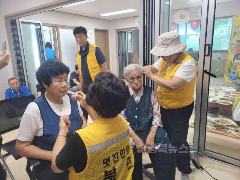 북면 검성리에서 지난 7월 20일 우리동네 재능부자 재능나눔 프로젝트 '어르신 맞춤형 자원봉사 활동' 개최4.jpg