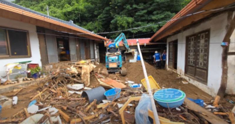 3-3 사진(영양군 산불피해보상 비상대책위원회, 산청군 수해복구에 힘 보태).jpg