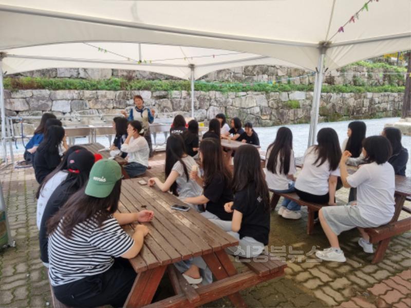영주-3-5 학생들이 전통예절, 선비정신 체험활동을 진행하고 있다.jpg