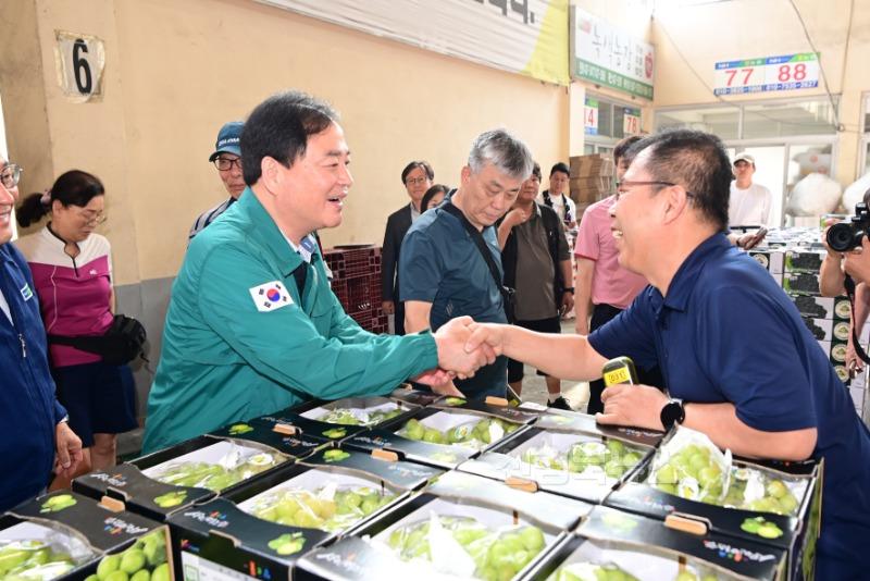 김천시장, 농산물도매시장과 농협공판장 격려방문-농식품유통과(사진4).jpg