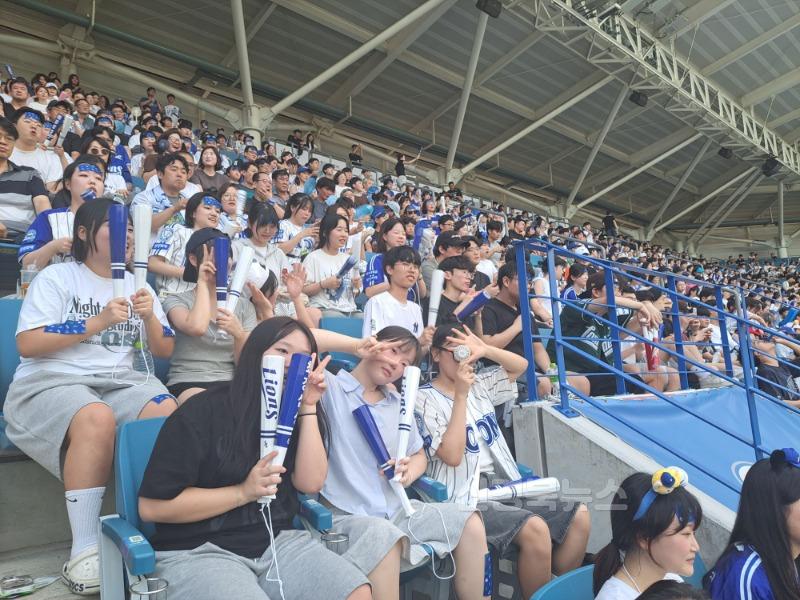 [점촌고] 점촌고, 교사와 학생이 함께하는 사제동행 야구관람 행사 진행2.jpg